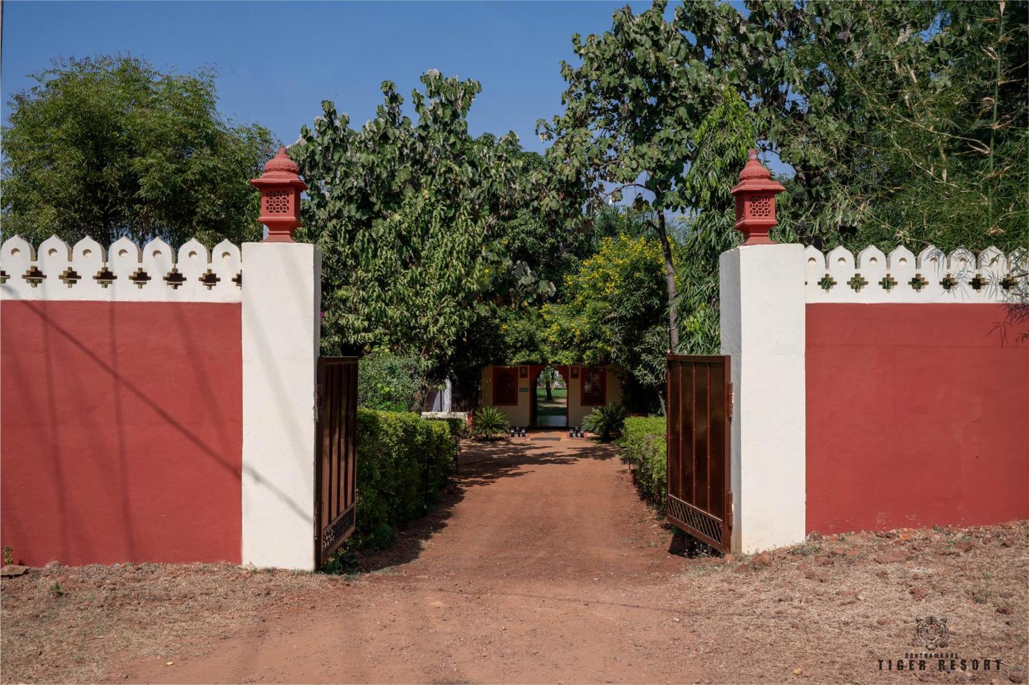 Ranthambore Tiger Resort Sawai Madhopur Exterior photo
