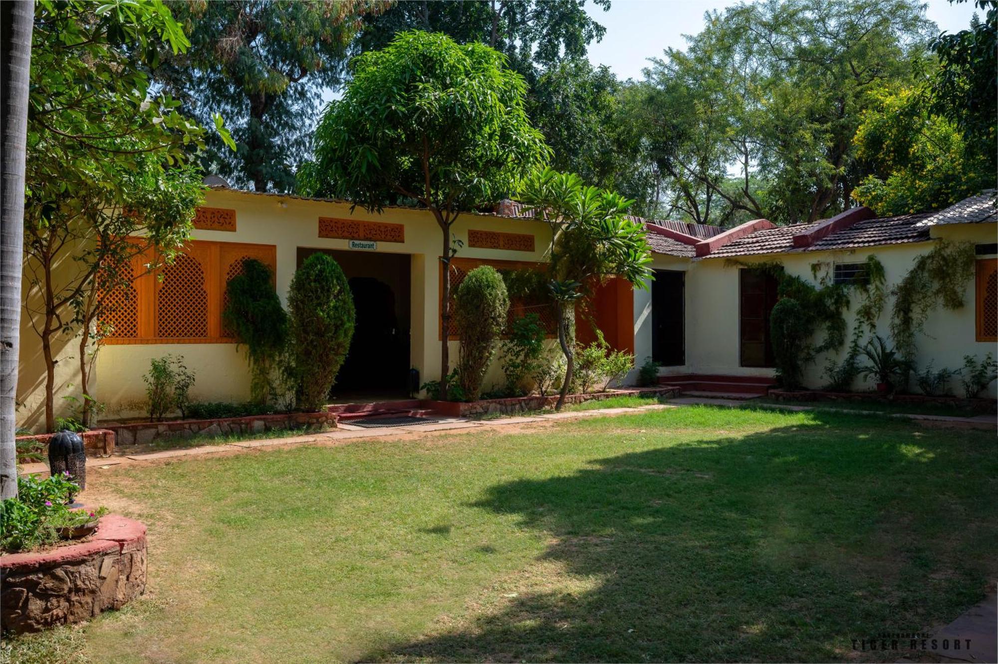 Ranthambore Tiger Resort Sawai Madhopur Exterior photo